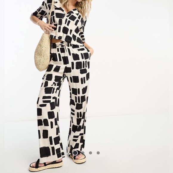 Monki Pants - Monki Cropped Boxy Blouse in Black & White Brushstroke Top & Bottom Set